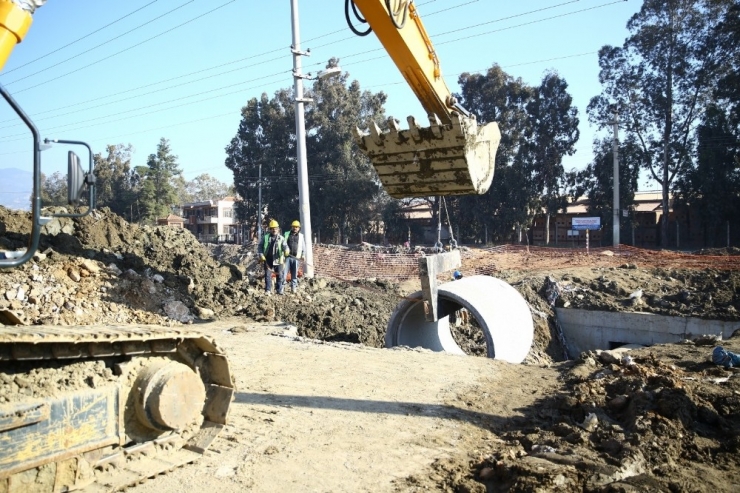 Astis Su Baskınlarından Kurtarılıyor