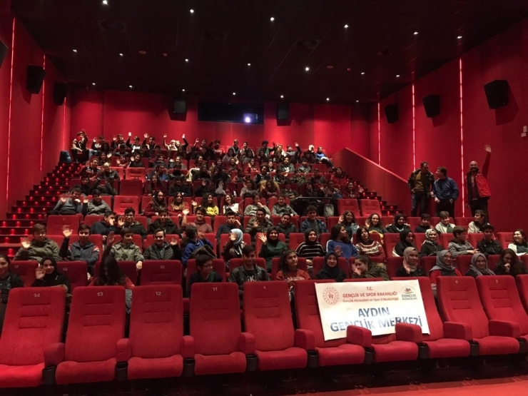 Gençler Sarıkamış Şehitlerini ‘Beyaz Hüzün’ Filmi İle Andı