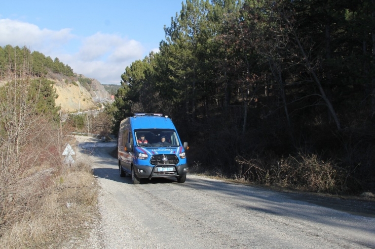 Çorum’da Kayıplara Karışan Yaşlı Adam Ve Genç Her Yerde Aranıyor