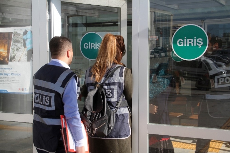 Dilenci Kılığında Ev Soyan Kadın, Kucağında Çocukla Adliyeye Sevk Edildi