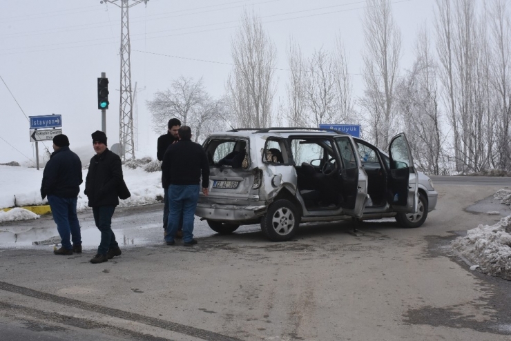 İnönü’de Freni Boşalan Kamyon 3 Araca Çarparak Durabildi