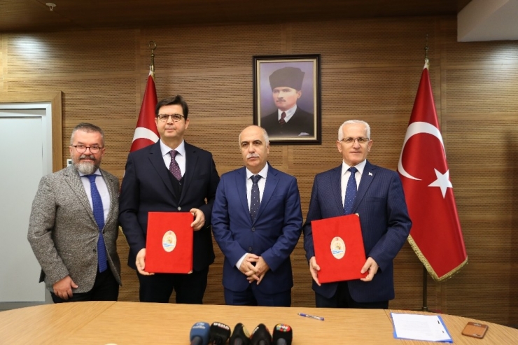 "5. Genç Mucitler Aranıyor İnovatif Fikirler Yarışması" İçin İmzalar Atıldı