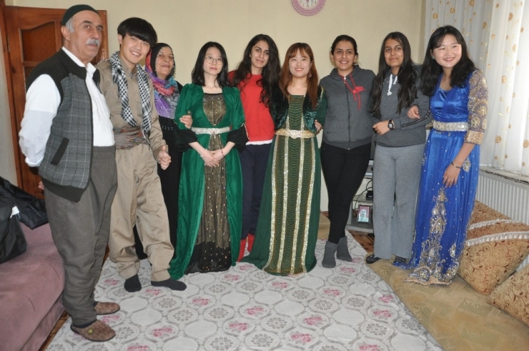 Güney Kore’den Geldiler, 2 Gün Yüksekovalı Ailenin Misafiri Oldular