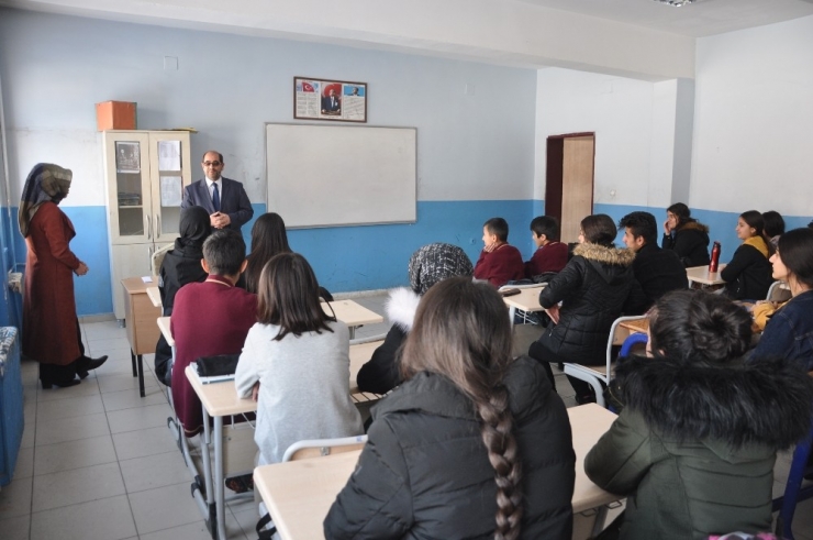 Yüksekova’da ‘Sınıfınızda 5-10 Dakika, 5-10 Kelam Edelim Mi’ Programı Başlatıldı