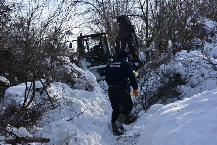 Köyde Mahsur Kalan 74 Yaşındaki Yaşlı Adamı Belediye Ekipleri Kurtardı