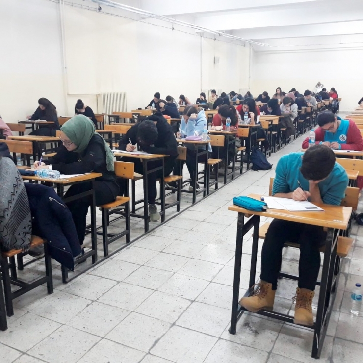 Isparta Belediyesinden 13 Bin 700 Öğrenciye Deneme Sınavı