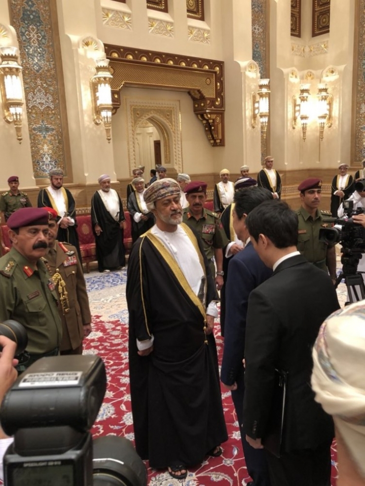 Japonya Başbakanı Abe, Yeni Umman Sultanı İle Görüştü