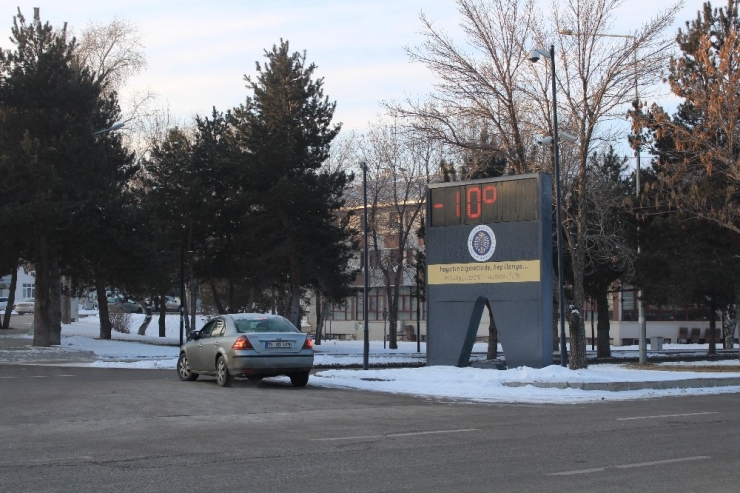 Erzurum’da Sibirya Soğukları Donduruyor