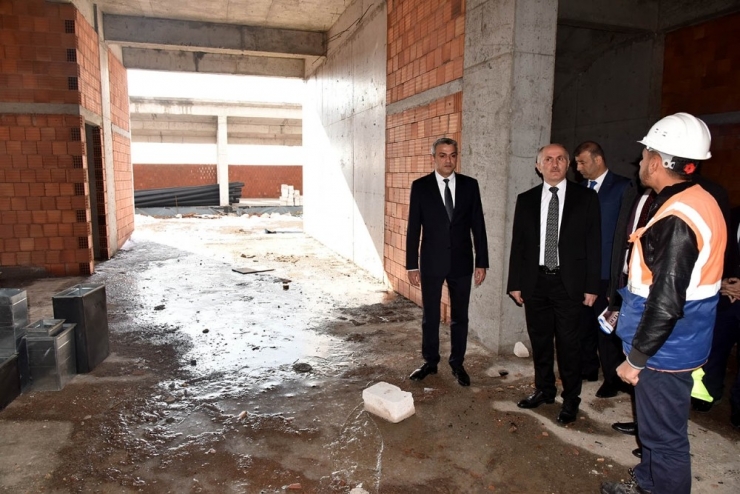 Vali Meral, Sağlık Kompleksinde İncelemelerde Bulundu