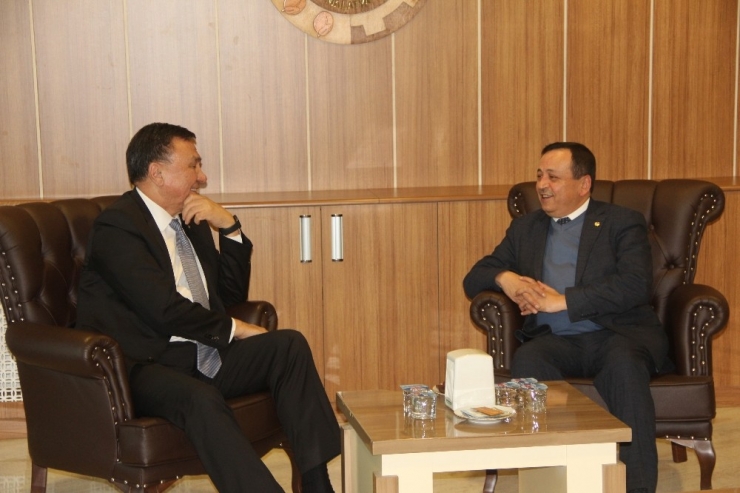 Kırgızistan Büyükelçisi Kubanıçbek Ömüraliyev Mtso ’Yu Ziyaret Etti