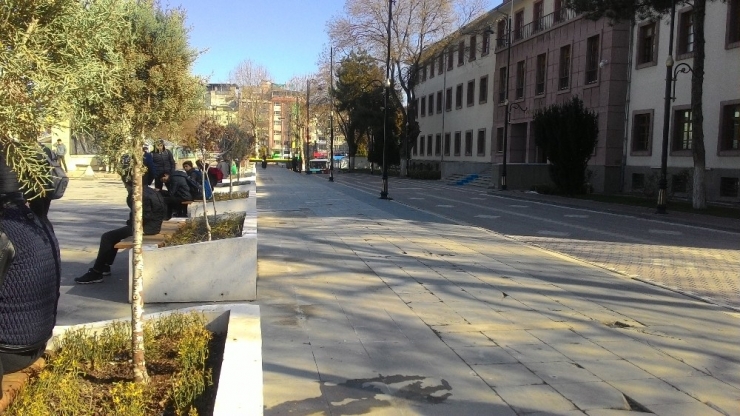 Malatya Valiliği Önü Yaya Trafiğine Açıldı