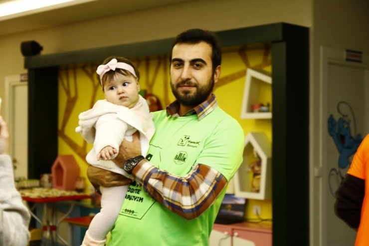 Babalar, “Babayım Şiddete Karşıyım” Tişörtleri Giydi