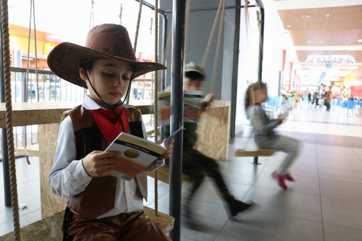 Alışveriş Merkezi Vitrinini Gören Bir Daha Baktı