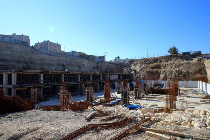Mardin’de Otopark Sorununu Bitirecek Proje Hızla Yükseliyor