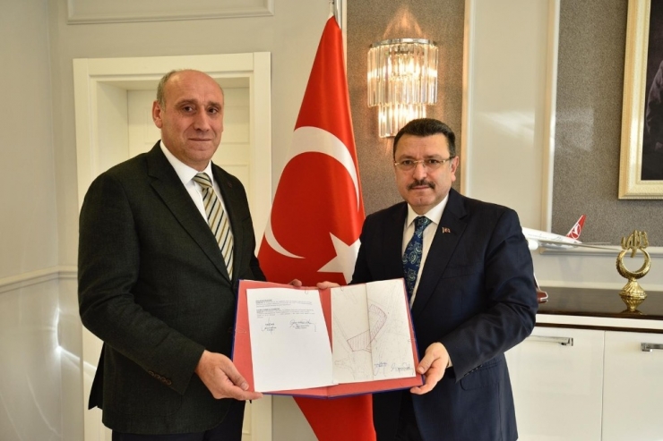 Mehmet Akif Ersoy Kapalı Yüzme Havuzu Ortahisar’a Devredildi!