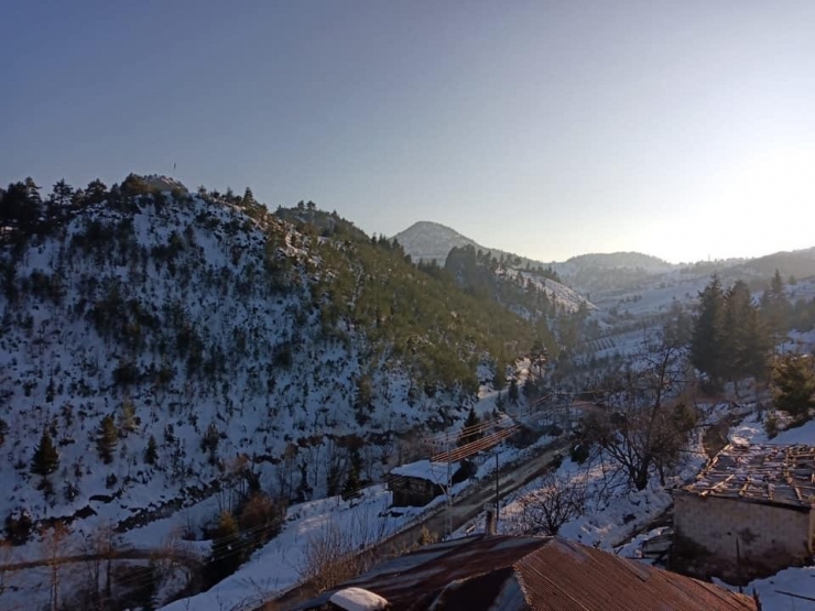 Beyaza Bürünen Yaylalarda Kartpostallık Manzaralar