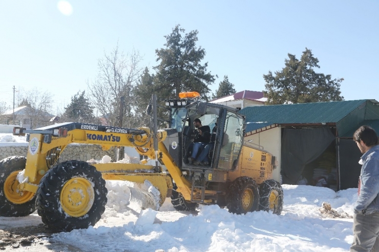 Mersin’in Yüksek Kesimlerinde Kar Mücadelesi