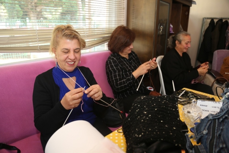 Kimsesiz Çocuklar İçin Atkı Ve Bere Ördüler