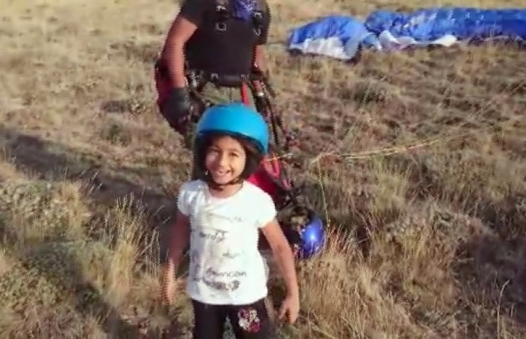 6 Yaşındaki İlayda Babası İle Yamaç Paraşütüyle Uçtu