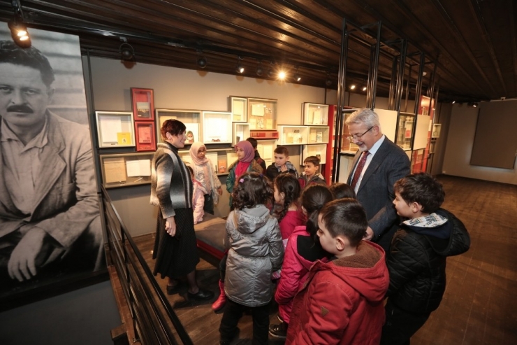 Başkan Erdem’den Müzede Selfie