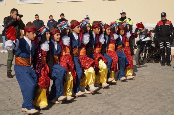 Polis Eşleri Kaynaştırma Ve Yardımlaşma Derneği’nden Öğrencilere Destek