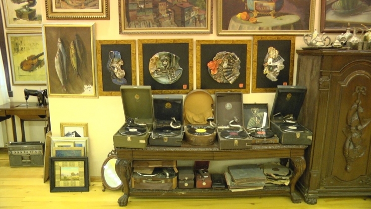 Antika Tutkusu Nedeniyle Evini Müzeye Çevirdi