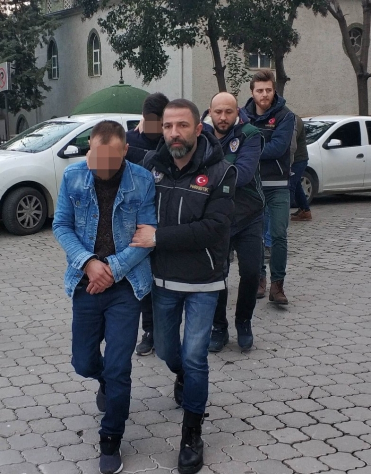 Samsun’da Uyuşturucu Suçundan Aranan 13 Şahıs Gözaltında