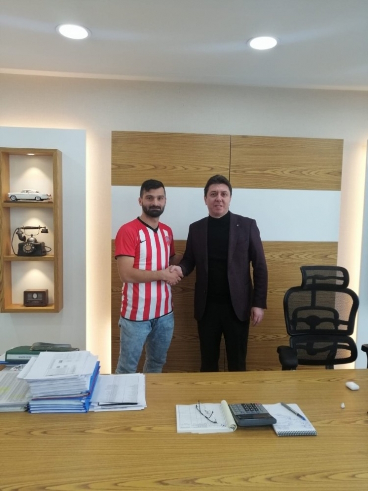 Ziya Şakar Nevşehir Belediyespor’da