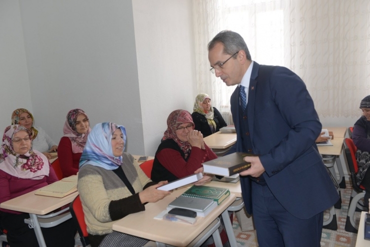 Kaymakam Pişkin, Kız Kur’an Kursu Öğrencilerini Ziyaret Etti