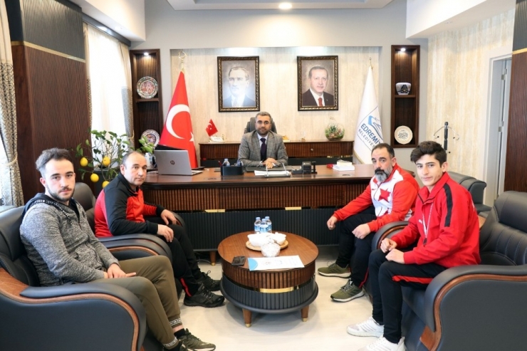 Şampiyon Boksörden Başkan Say’a Teşekkür Ziyareti