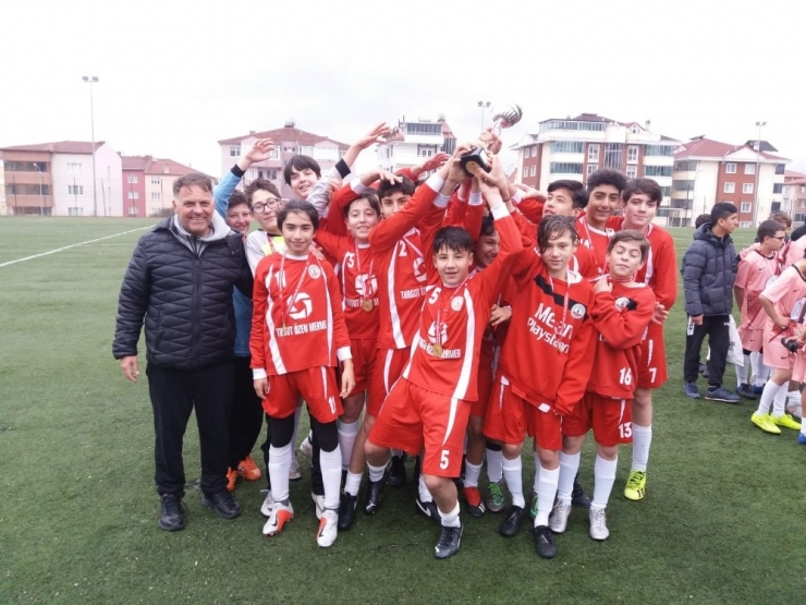 Üst Üste 4 Yıldır Şampiyonluğu Kimseye Bırakmıyorlar