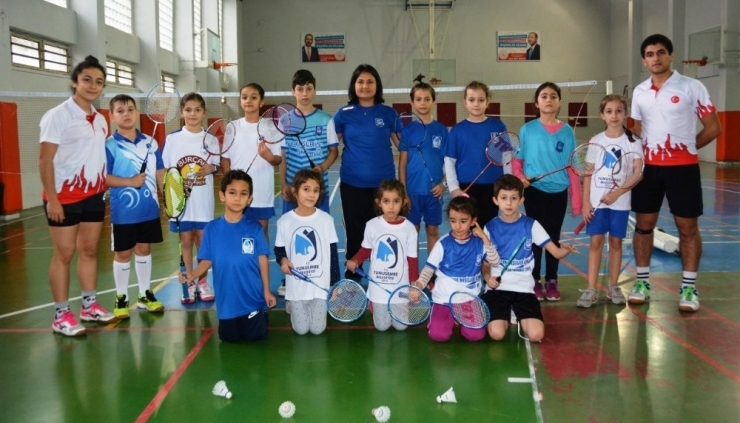 Yunusemre’de Badminton Çalışmaları Devam Ediyor