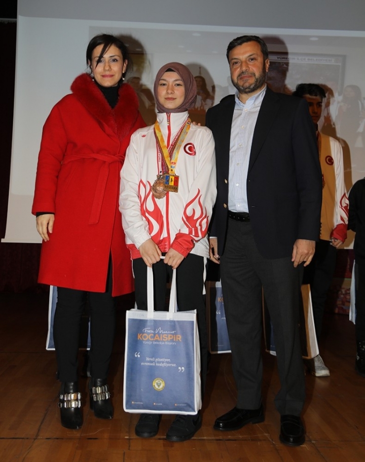 Kocaispir Şampiyonları Ödüllendirdi