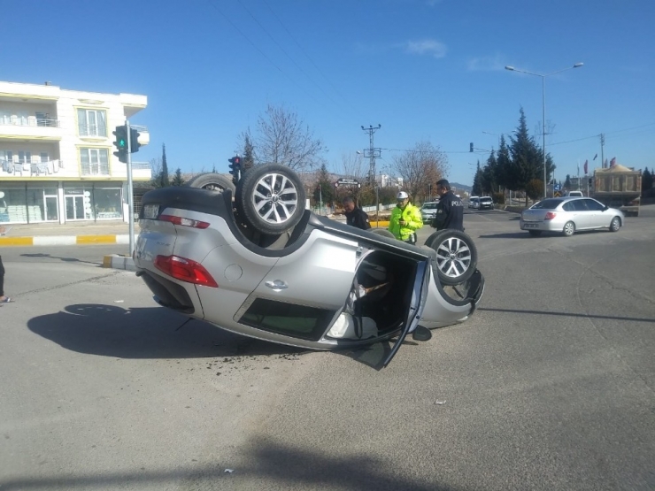 Otomobil Takla Attı: 2 Yaralı