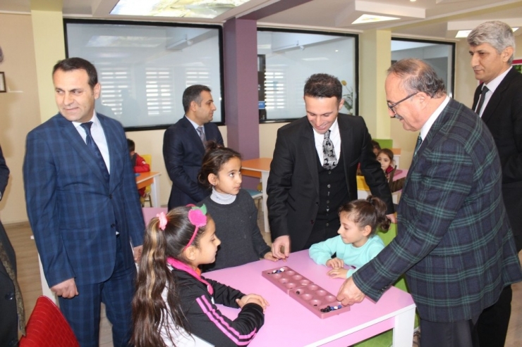 Kaymakam Doğan, Atatürk İlkokulunda İncelemelerde Bulundu