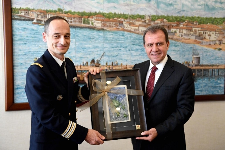 Mersin Limanına Demir Atan Fransız Savaş Gemisinin Komutanından Seçer’e Ziyaret