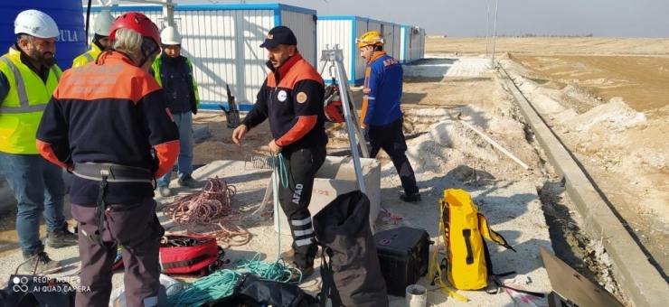 Kanalizasyon Kuyusuna Düşen Kediyi Afad Ekipleri Kurtardı