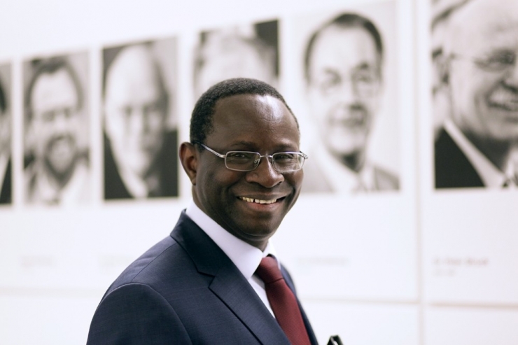 Alman Milletvekilinin Ofisi Kurşunlandı