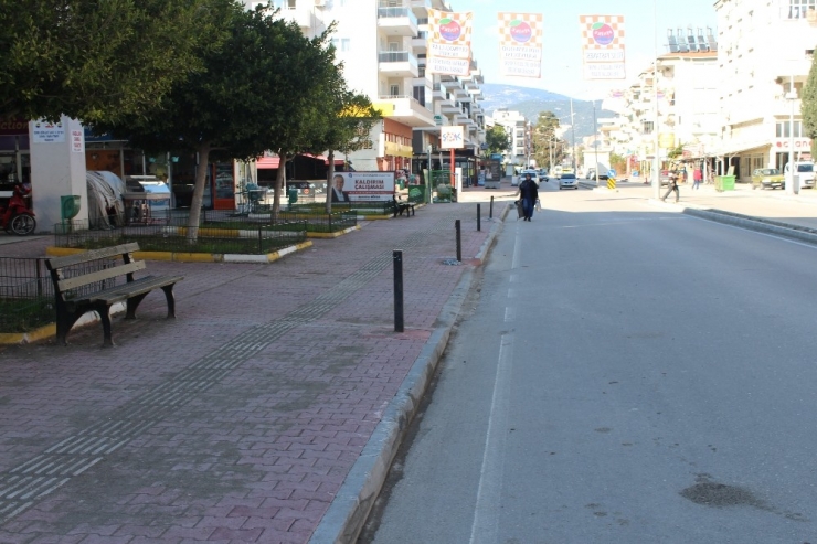 Finike Fatih Bulvarı’na Kaldırım