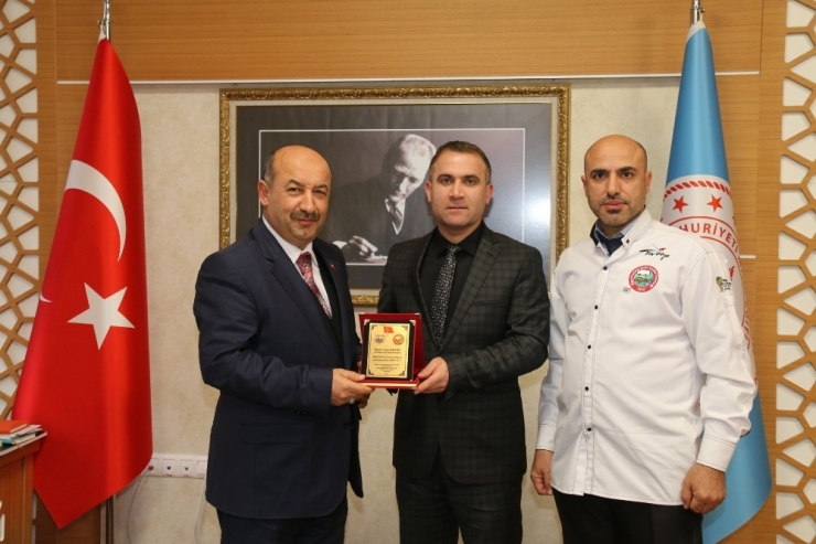 Aşçılardan Müdür Başyiğit’e Ziyaret