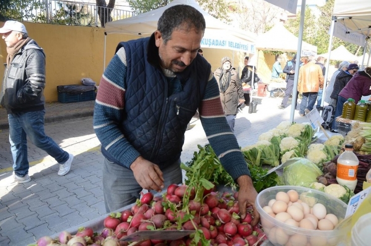 Kuşadası’nda Yöresel Pazara Yoğun İlgi