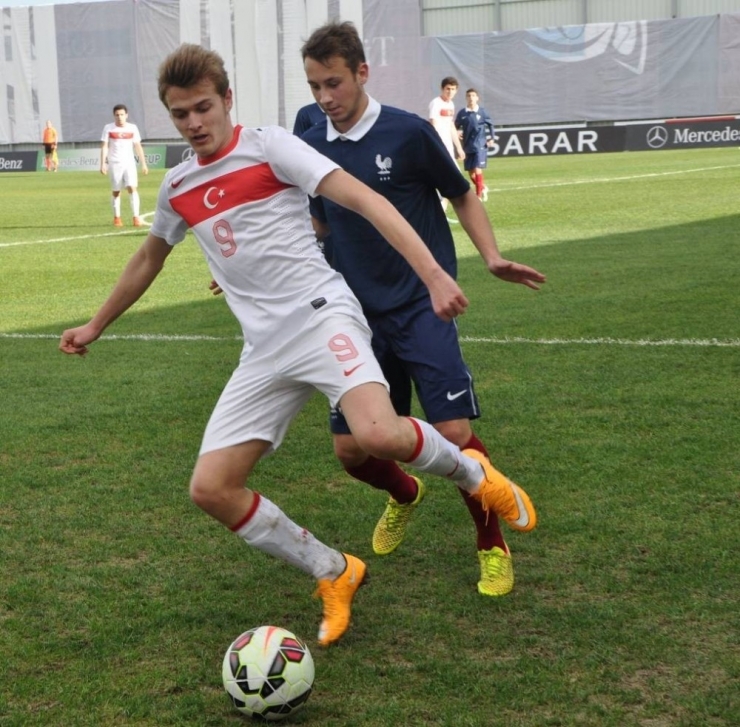 Salihli Belediyespor’a Genç Milli Forvet