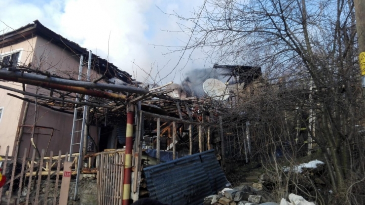 Pazaryeri’nde Ev Yangını