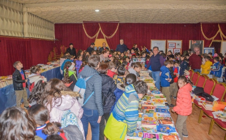 Karacabey Kitap Günlerine Büyük İlgi
