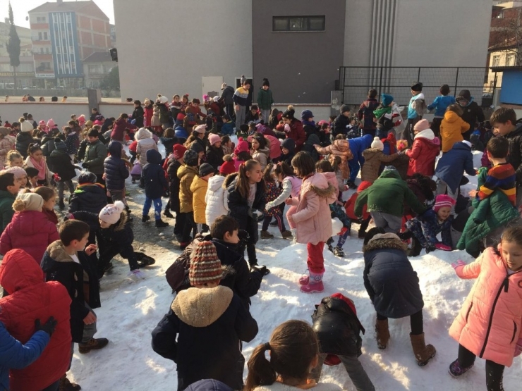 İnegöllüler Kara Hasret Kaldı, Yüksek Kesimlerden Kamyonla Kar Getirdiler