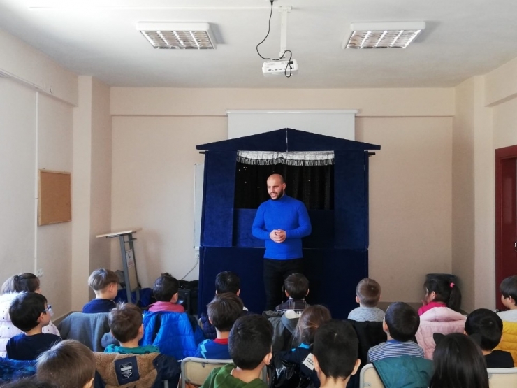 Çocuklar Kukla Gösterisiyle 32 Yıl Önceye Gitti