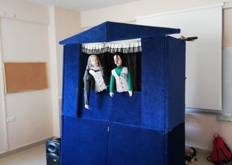 Çocuklar Kukla Gösterisiyle 32 Yıl Önceye Gitti