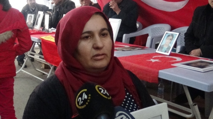 Hdp Önündeki Oturma Eylemine Bir Aile Daha Katıldı