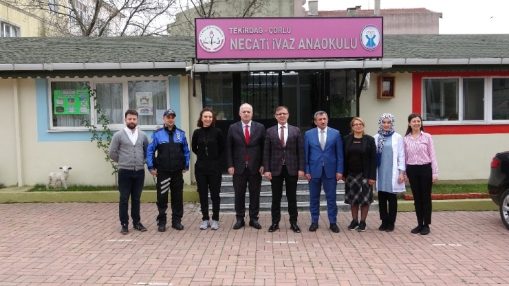 Polisten Öğrencilere Oyuncak