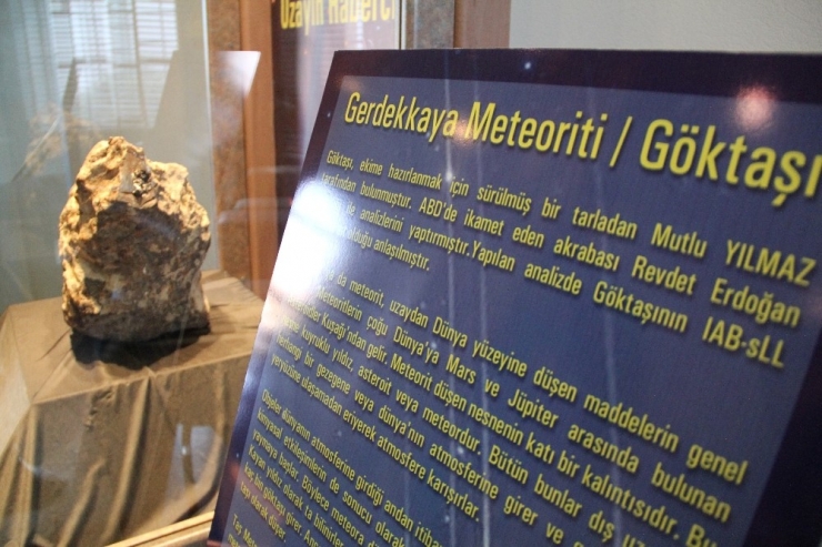 Türkiye’nin 3. Büyük Gök Taşı Çorum Müzesi’nde Sergilenmeye Başladı